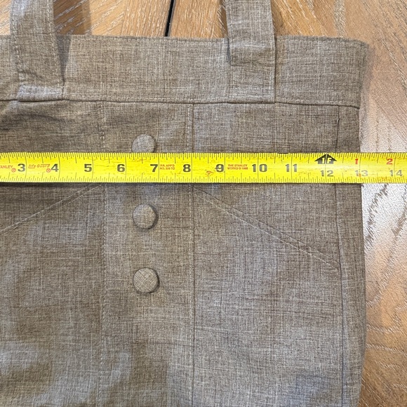 Elegant Button-Detail Women's Tote Bag - Picture 6 of 9